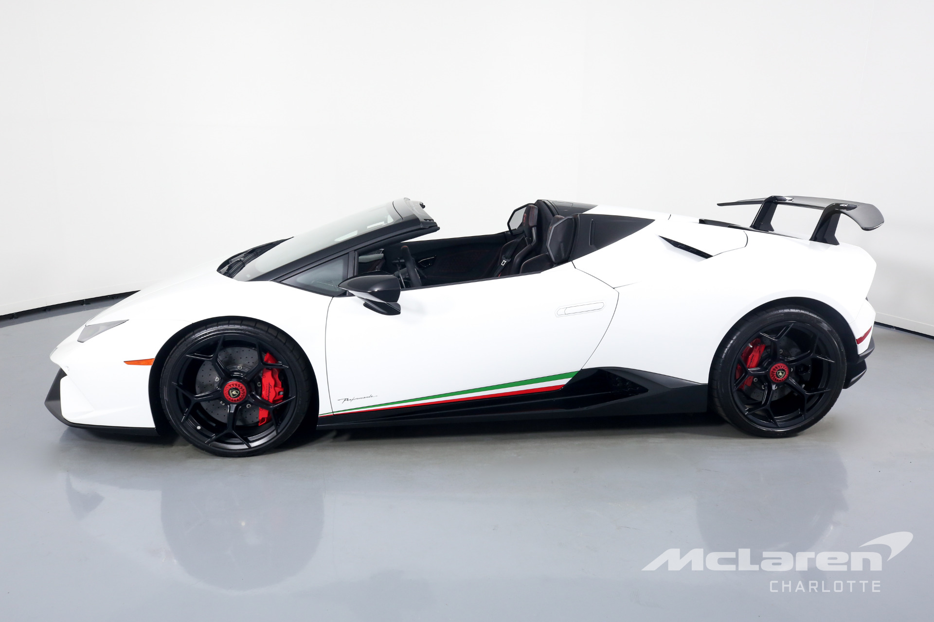 Used 2018 Lamborghini Huracan LP 640-4 Performante Spyder | Charlotte, NC