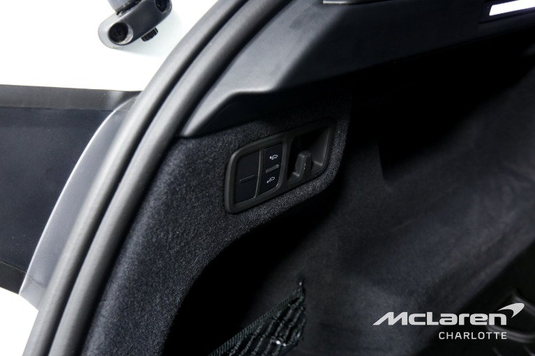 Used-2021-LAMBORGHINI-URUS