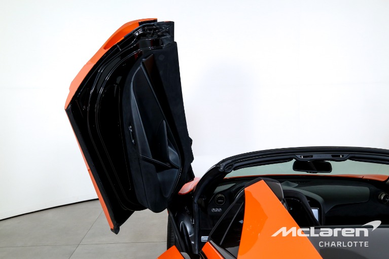 Used-2020-McLaren-720S-Spider-Performance