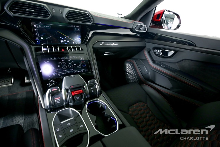 Used-2022-Lamborghini-Urus