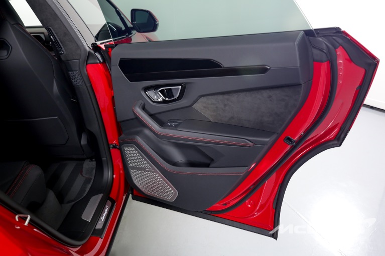Used-2022-Lamborghini-Urus