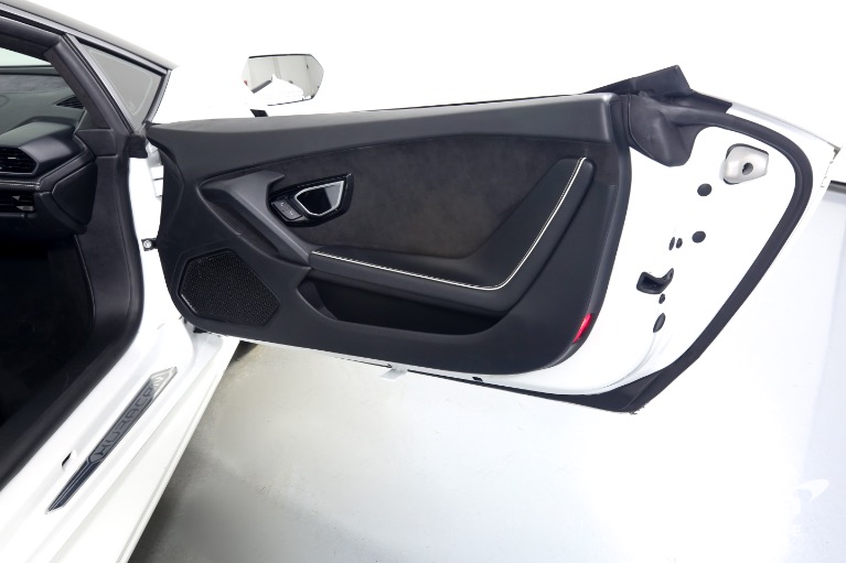 Used-2020-Lamborghini-Huracan-LP-640-4-EVO-Spyder