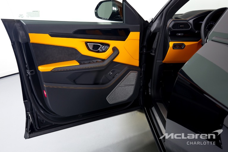 Used-2022-LAMBORGHINI-URUS