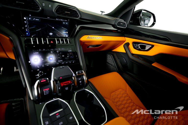 Used-2022-LAMBORGHINI-URUS