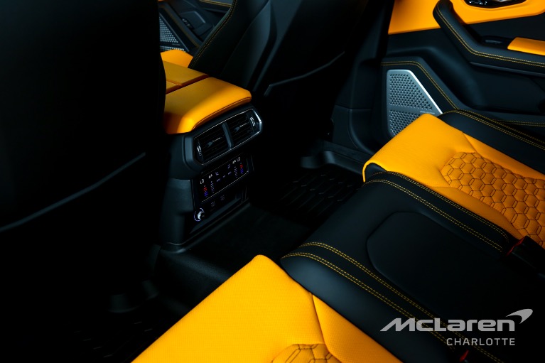 Used-2022-LAMBORGHINI-URUS