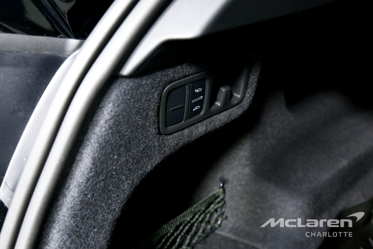 Used-2022-LAMBORGHINI-URUS
