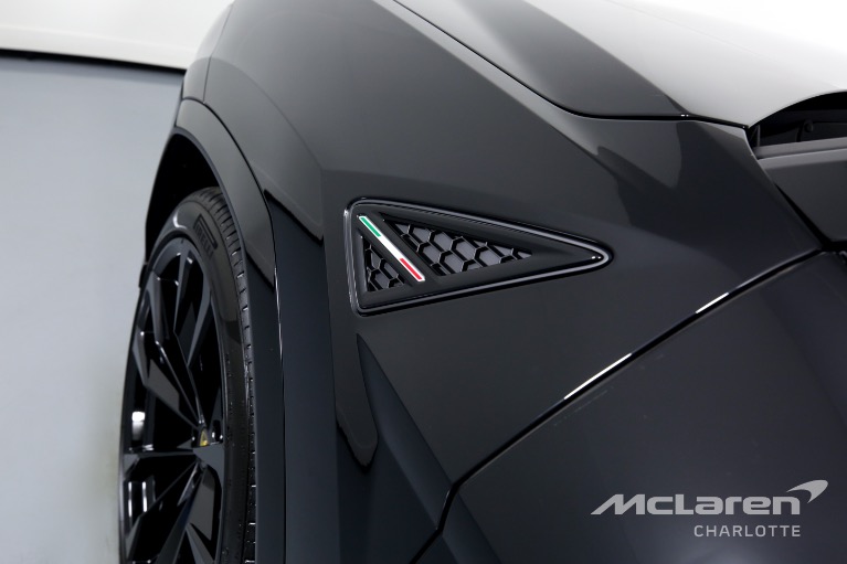Used-2022-LAMBORGHINI-URUS