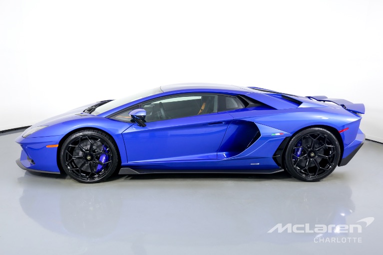 Used-2022-LAMBORGHINI-AVENTADOR-ULTIMAE