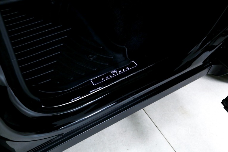 Used-2020-Rolls-Royce-Cullinan-Black-Badge