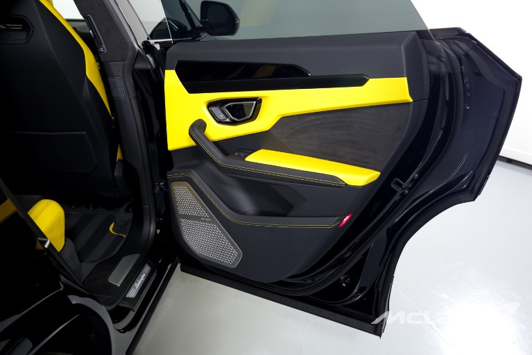Used-2022-LAMBORGHINI-URUS