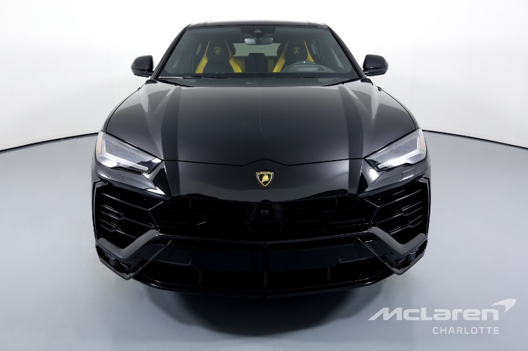 Used-2022-LAMBORGHINI-URUS