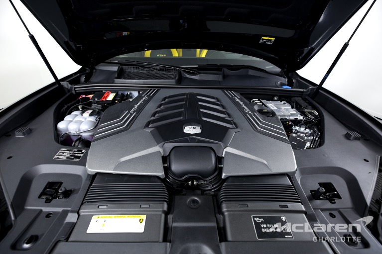 Used-2022-LAMBORGHINI-URUS