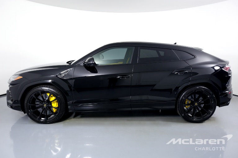 Used-2022-LAMBORGHINI-URUS