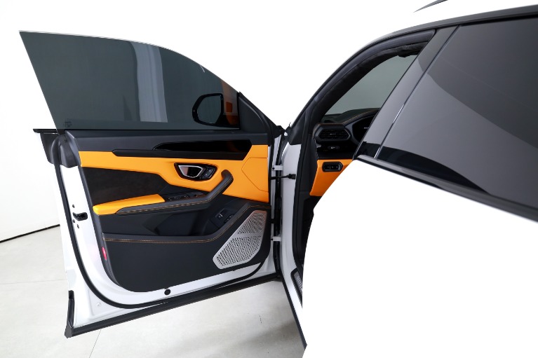 Used-2022-LAMBORGHINI-URUS