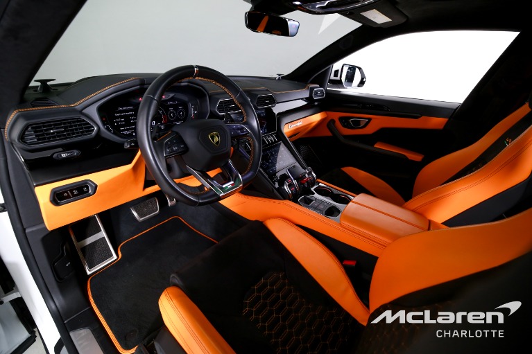 Used-2022-LAMBORGHINI-URUS