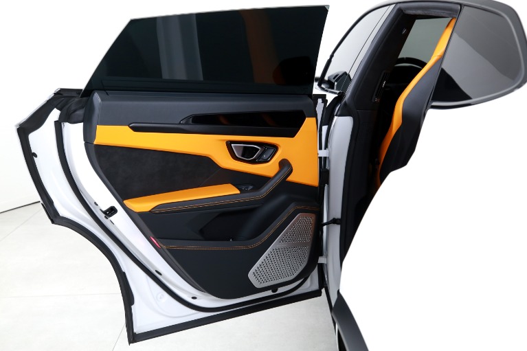 Used-2022-LAMBORGHINI-URUS