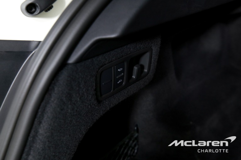 Used-2022-LAMBORGHINI-URUS