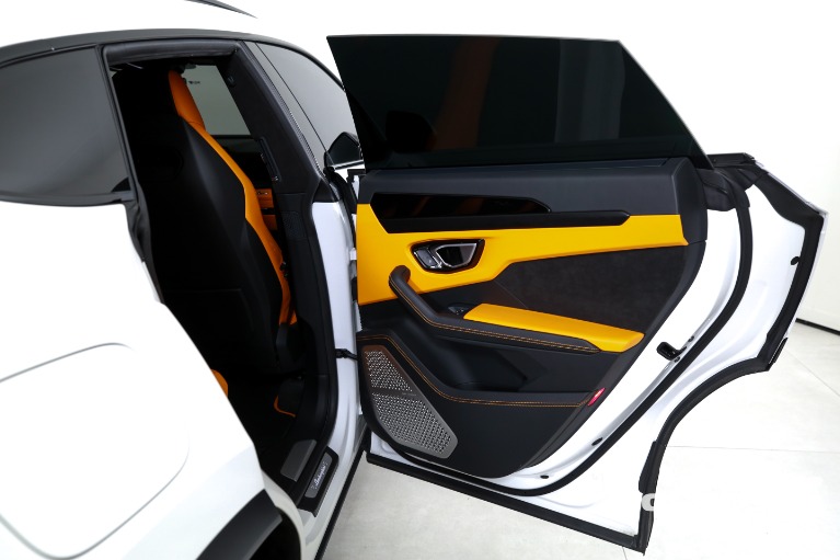 Used-2022-LAMBORGHINI-URUS