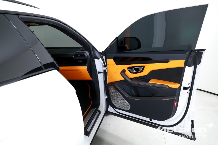 Used-2022-LAMBORGHINI-URUS