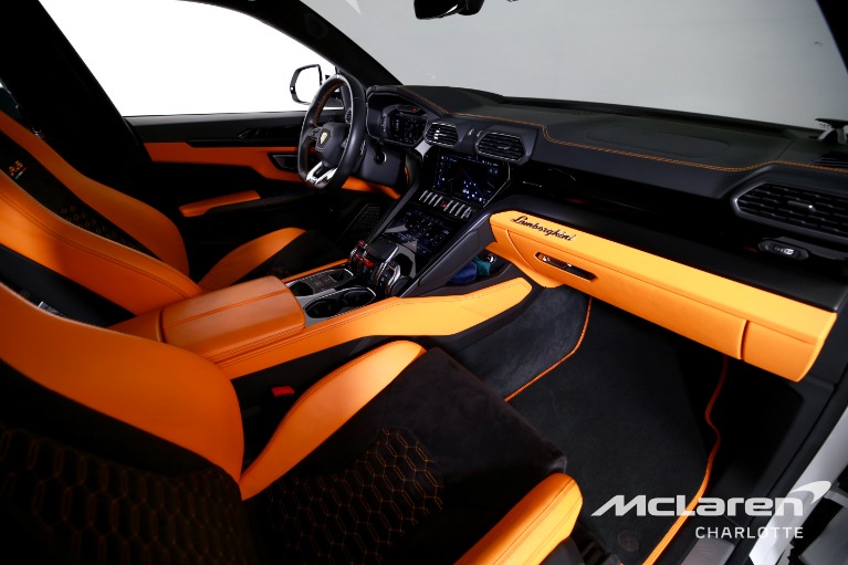 Used-2022-LAMBORGHINI-URUS