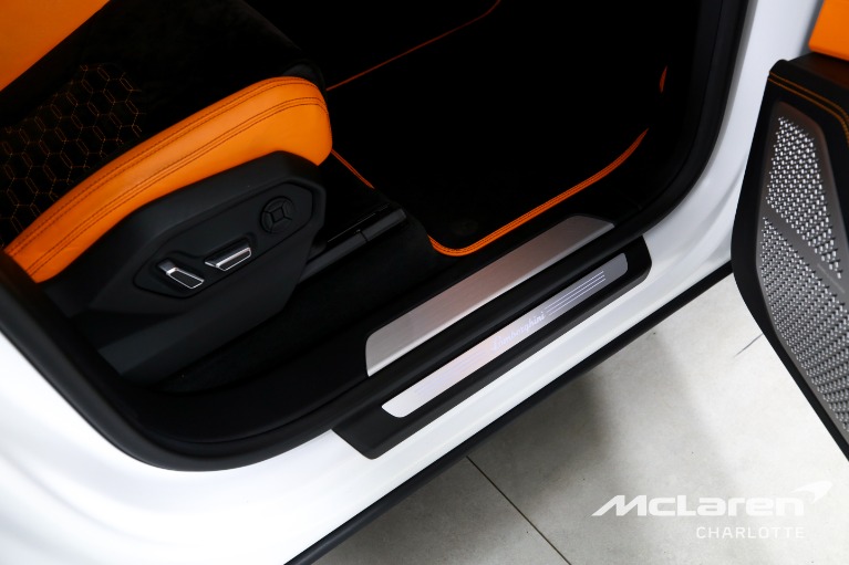 Used-2022-LAMBORGHINI-URUS