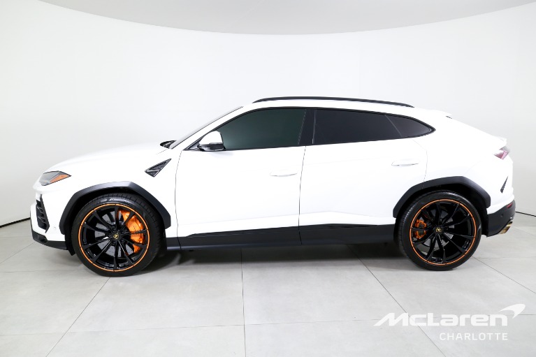 Used-2022-LAMBORGHINI-URUS