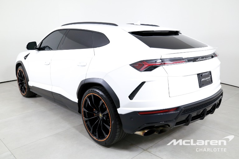 Used-2022-LAMBORGHINI-URUS
