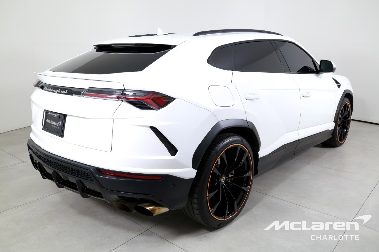 Used-2022-LAMBORGHINI-URUS