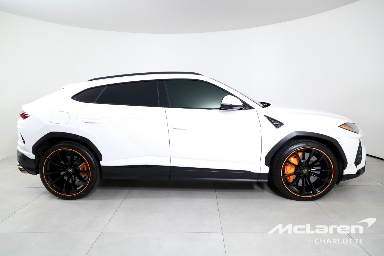 Used-2022-LAMBORGHINI-URUS