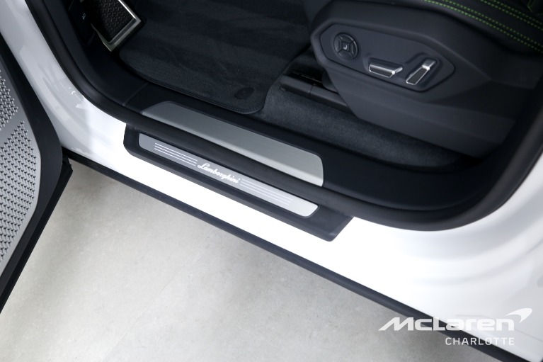 Used-2022-LAMBORGHINI-URUS