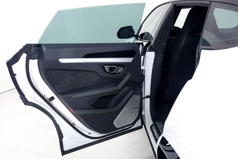 Used-2022-LAMBORGHINI-URUS