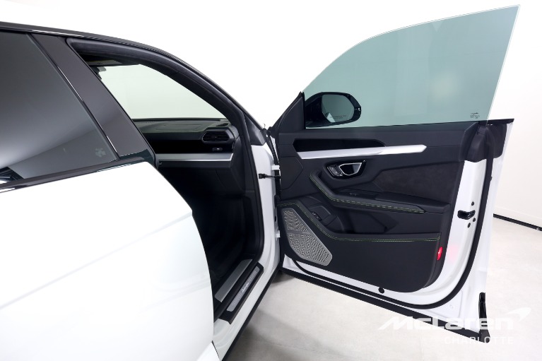 Used-2022-LAMBORGHINI-URUS