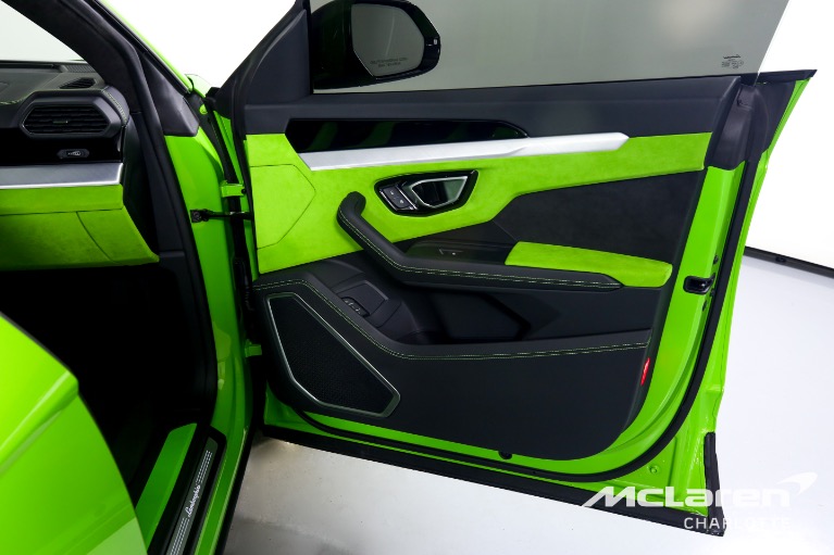 Used-2022-Lamborghini-Urus