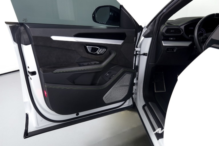 Used-2020-Lamborghini-Urus