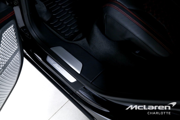 Used-2022-Lamborghini-Urus