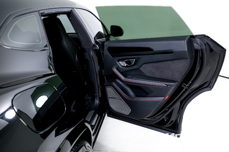 Used-2022-Lamborghini-Urus