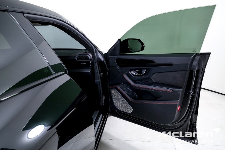 Used-2022-Lamborghini-Urus