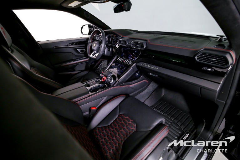 Used-2022-Lamborghini-Urus