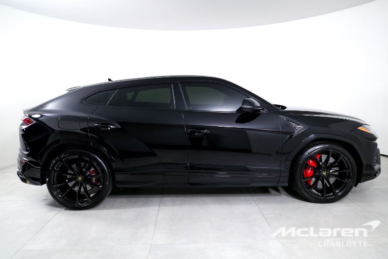 Used-2022-Lamborghini-Urus