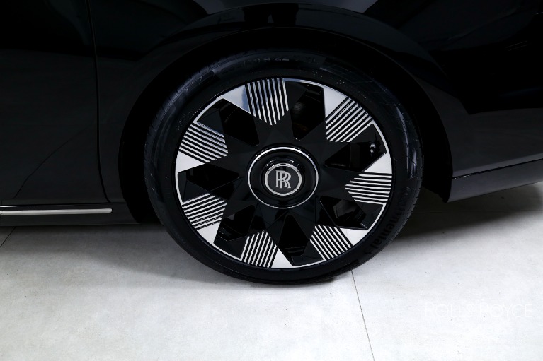 Used-2022-Rolls-Royce-Phantom-EWB