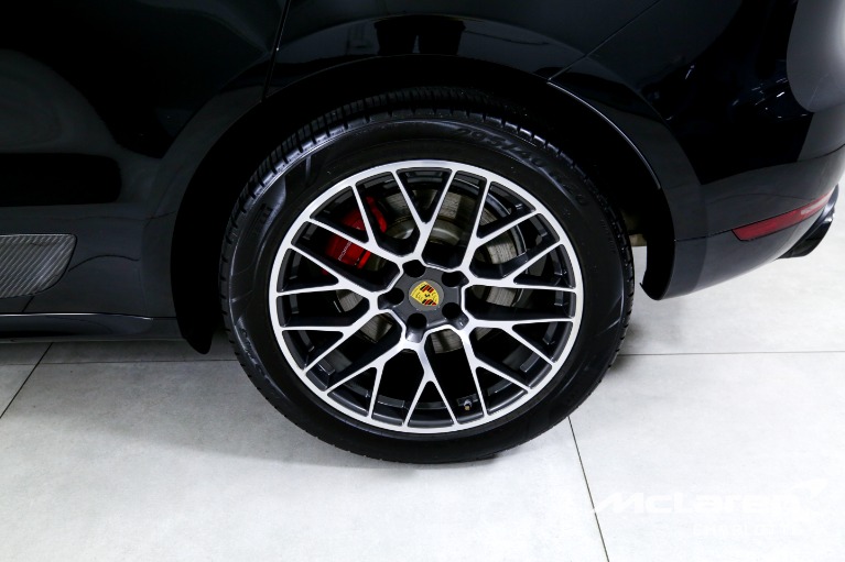 Used-2018-Porsche-Macan-Turbo