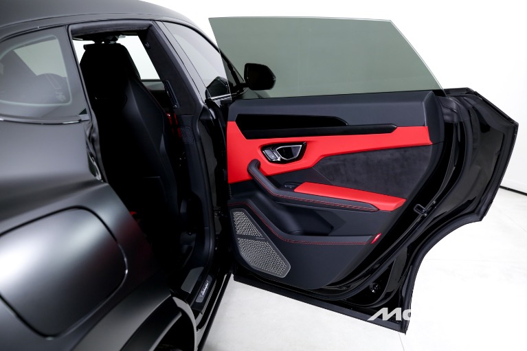 Used-2022-Lamborghini-Urus