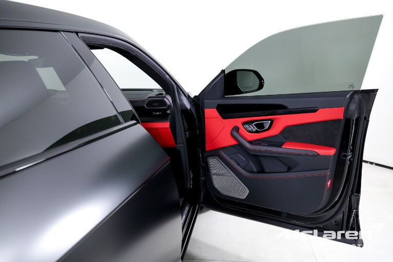 Used-2022-Lamborghini-Urus