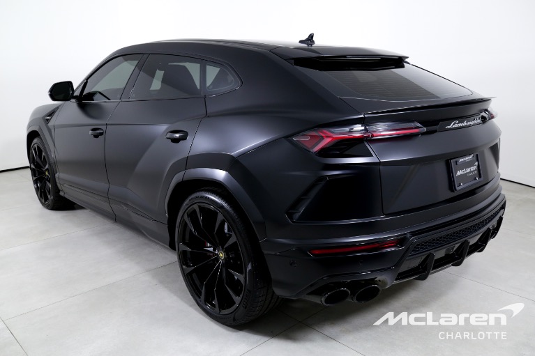 Used-2022-Lamborghini-Urus