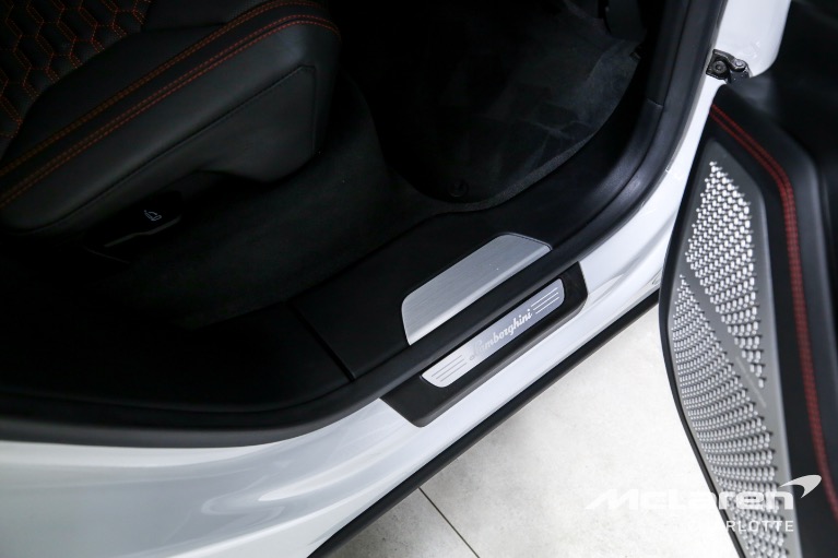 Used-2022-Lamborghini-Urus