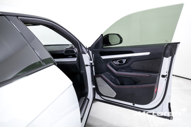 Used-2022-Lamborghini-Urus
