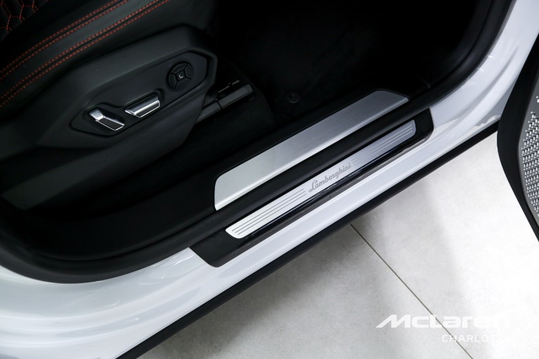 Used-2022-Lamborghini-Urus
