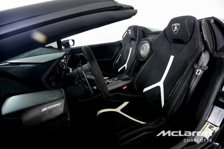 Used-2019-Lamborghini-Huracan-LP-640-4-Performante-Spyder