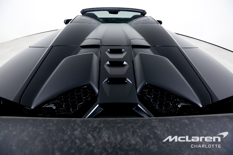 Used-2019-Lamborghini-Huracan-LP-640-4-Performante-Spyder