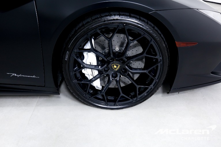 Used-2019-Lamborghini-Huracan-LP-640-4-Performante-Spyder